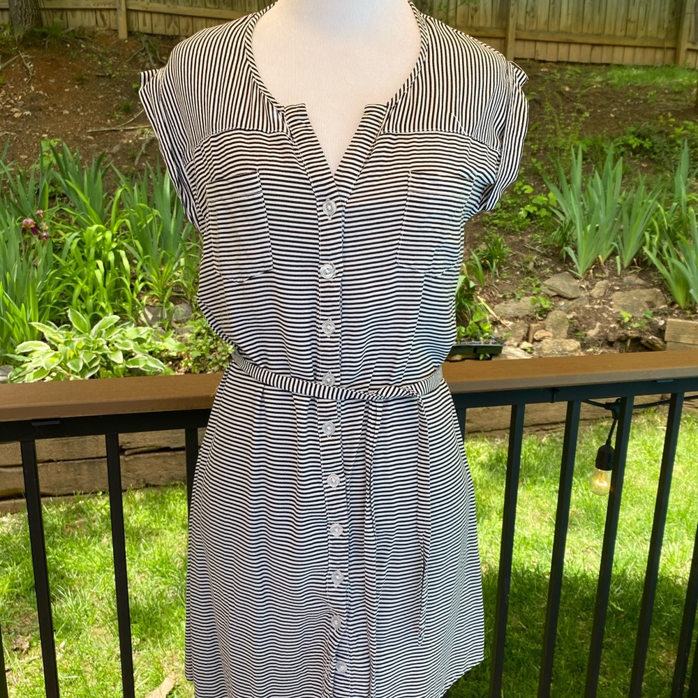 🌸 HOST PICK !! 🙌🏻 Adorable Striped Button Front Dress